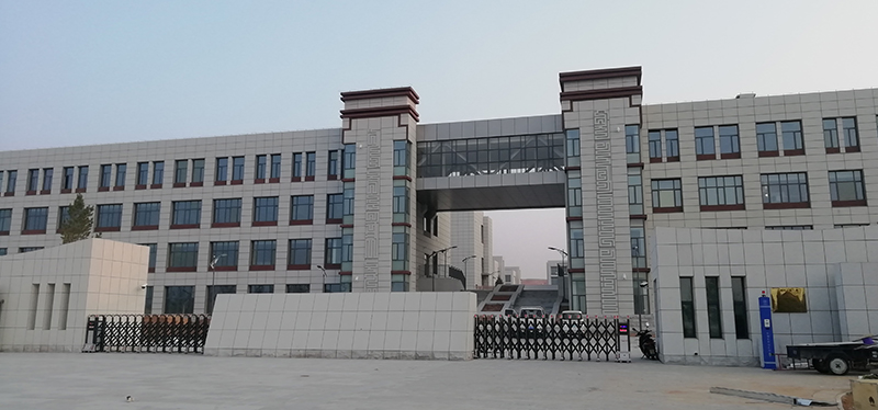 鄂爾多斯市蒙古族學(xué)校電教室電腦桌，安裝升降屏風桌